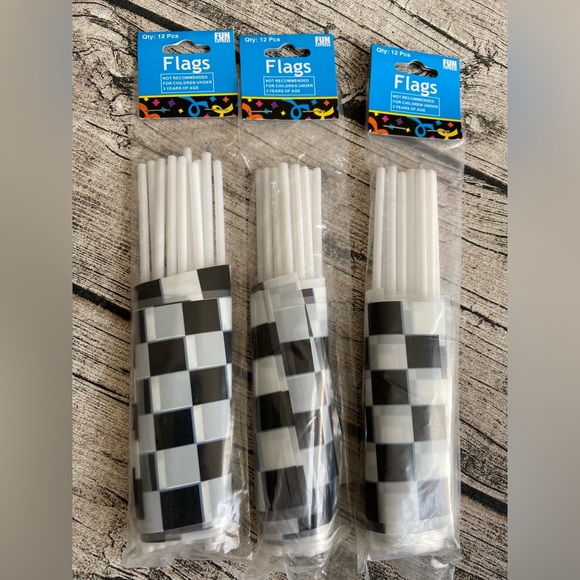 NEW.  π Checkered flags bundle. 36 plastic flags + 17 minis - Picture 2 of 9
